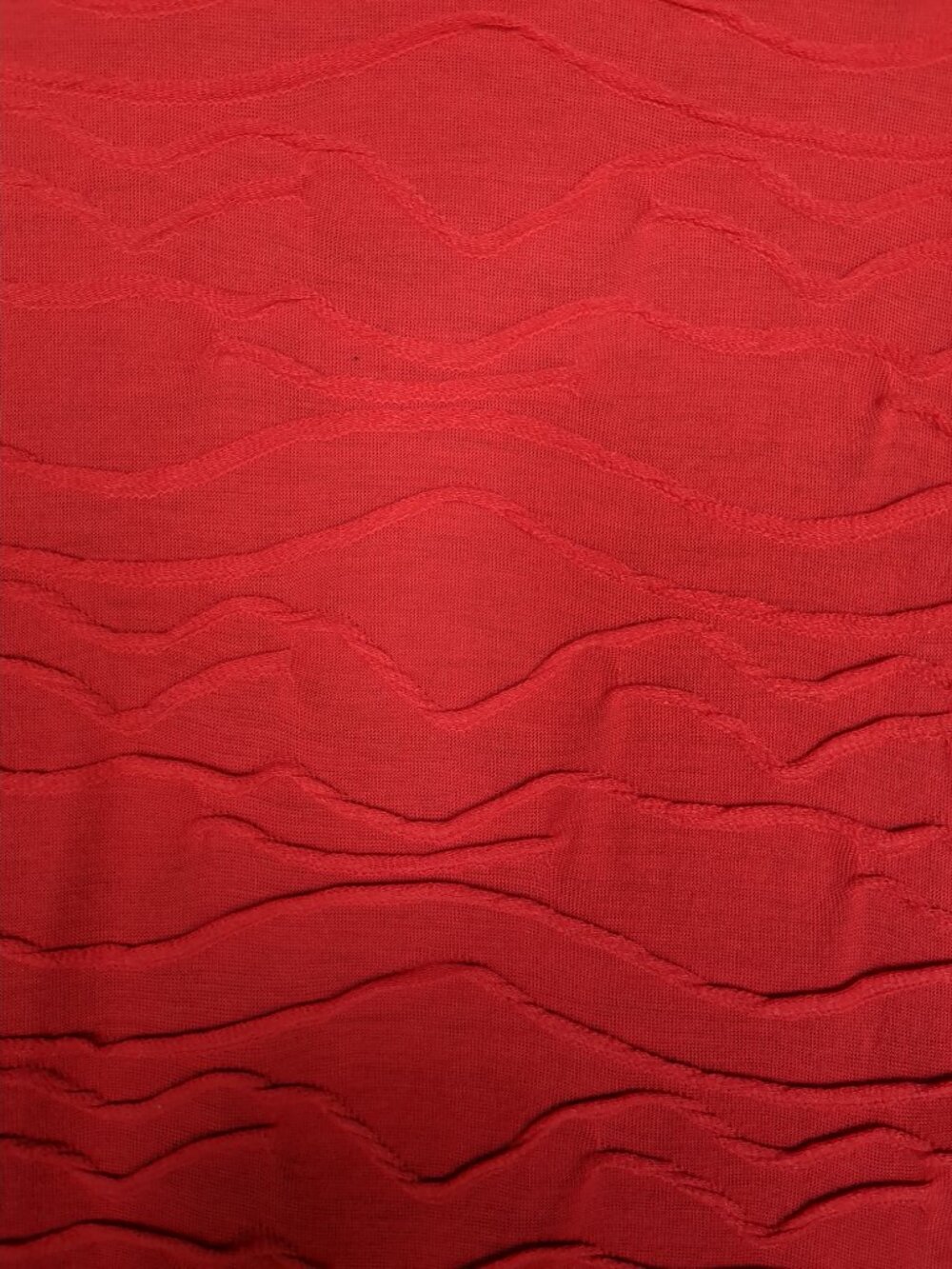 XL Flattering Red Top - Picture 5 of 9